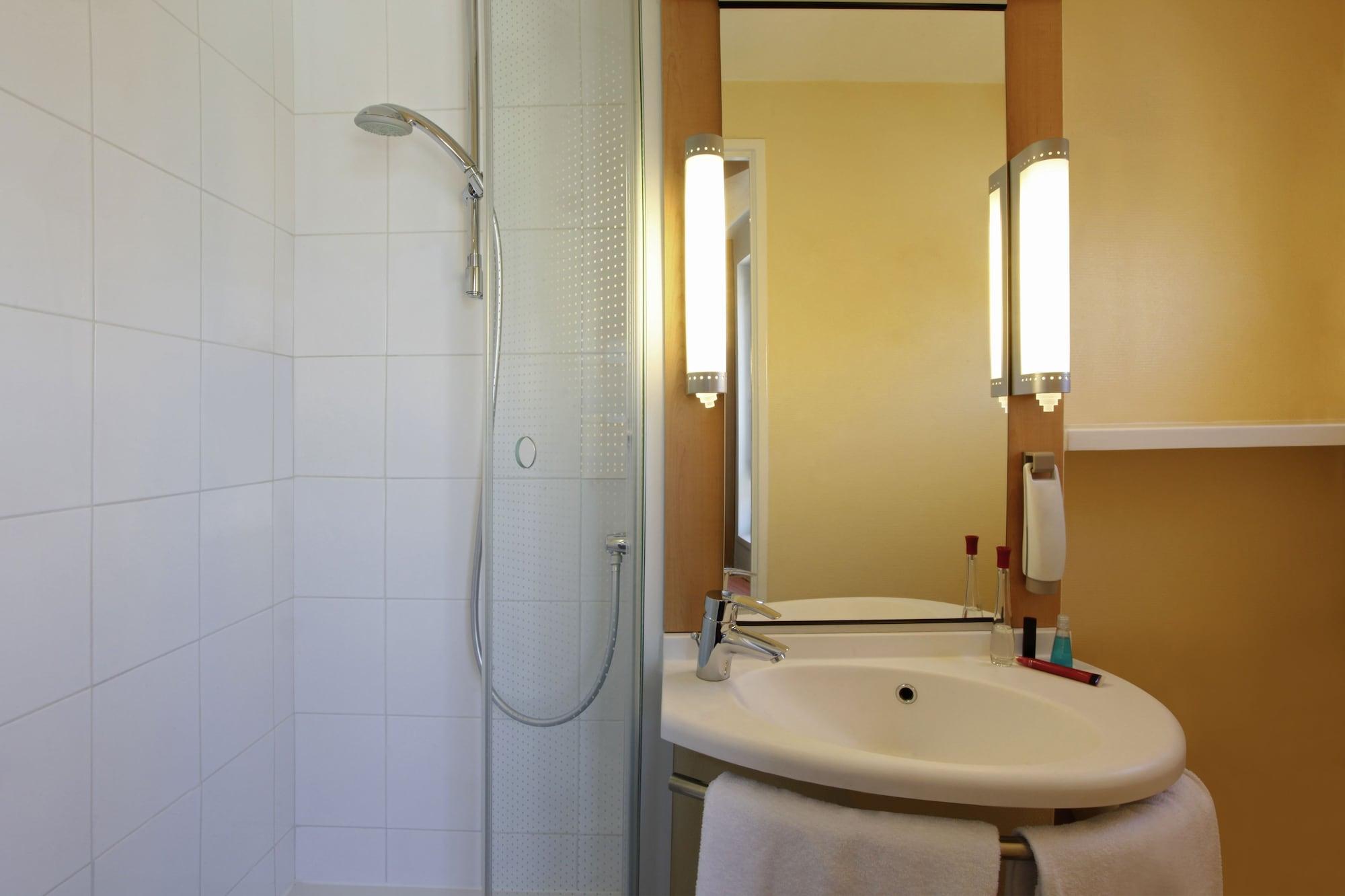 Ibis Nantes Centre Gare Sud Hotel Bagian luar foto